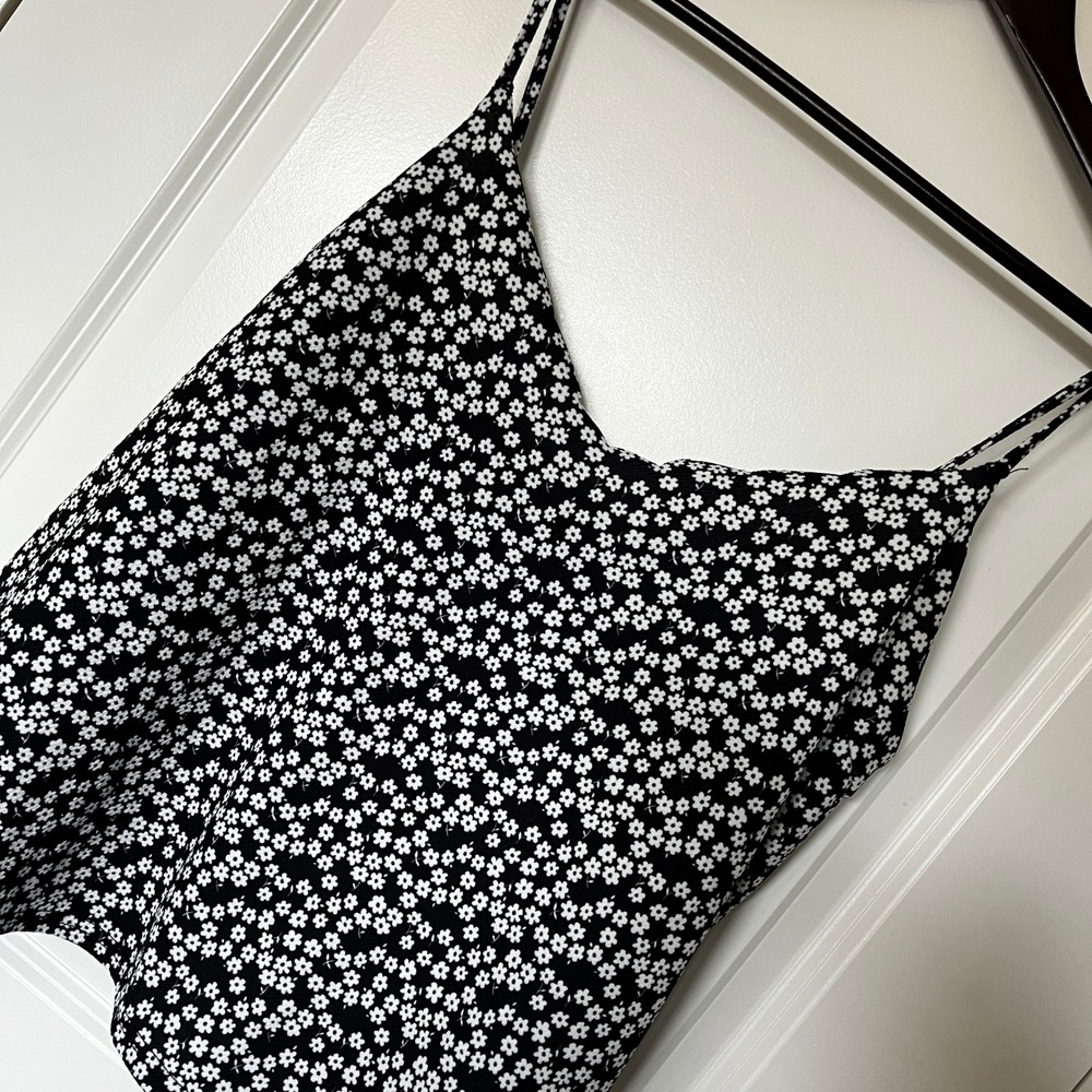 Boohoo Womens Black White Ditsy Floral Scalloped V-Neck Cami Tank Top Size US 16